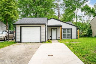 8515 Coco Ct, Louisville, KY 40219