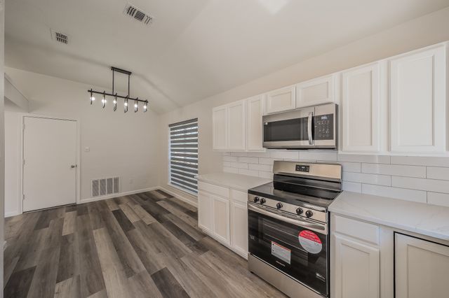 2711 Canterbury Street, Euless, TX 76039