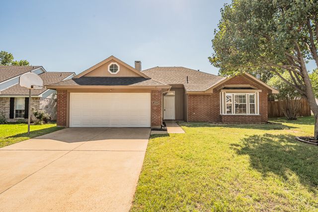 2711 Canterbury Street, Euless, TX 76039