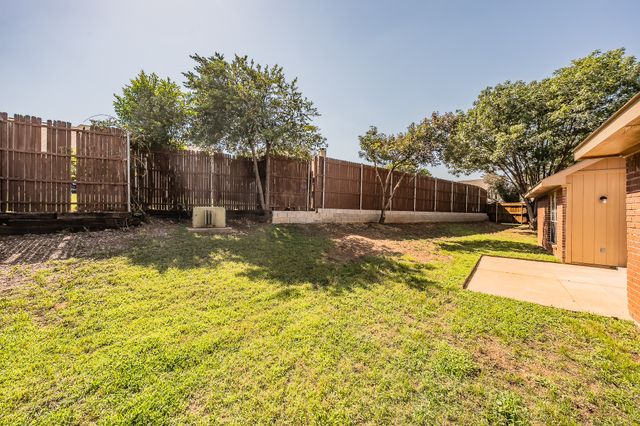 2711 Canterbury Street, Euless, TX 76039
