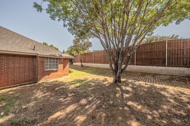 2711 Canterbury Street, Euless, TX 76039