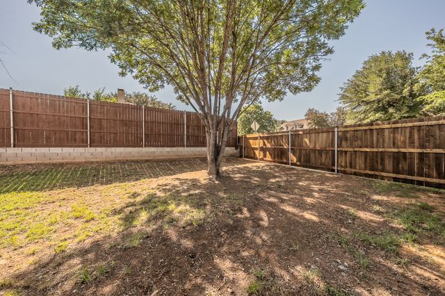 2711 Canterbury Street, Euless, TX 76039