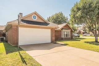 2711 Canterbury Street, Euless, TX 76039