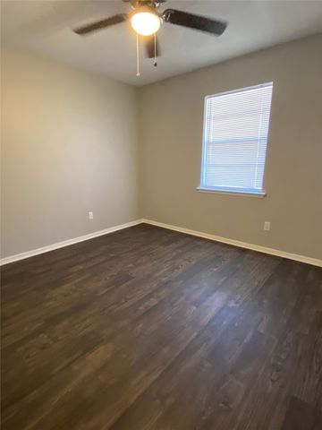 1302 Berry Drive C, Cleburne, TX 76033