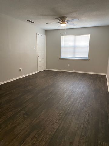1302 Berry Drive C, Cleburne, TX 76033
