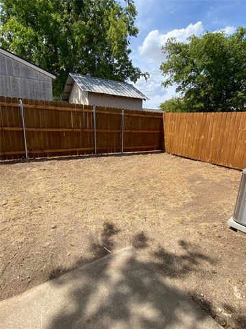 1302 Berry Drive C, Cleburne, TX 76033