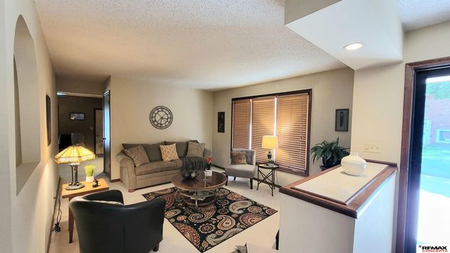 5400 S 65th Street Circle, Lincoln, NE 68516