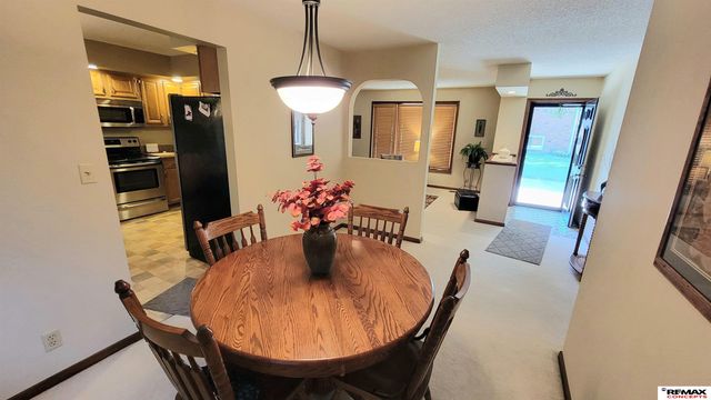 5400 S 65th Street Circle, Lincoln, NE 68516