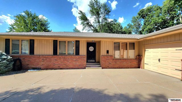 5400 S 65th Street Circle, Lincoln, NE 68516