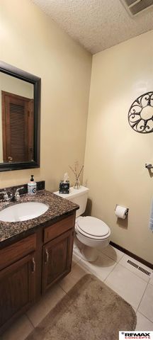 5400 S 65th Street Circle, Lincoln, NE 68516