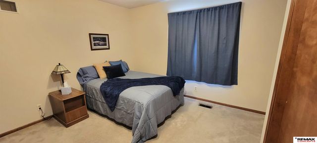 5400 S 65th Street Circle, Lincoln, NE 68516