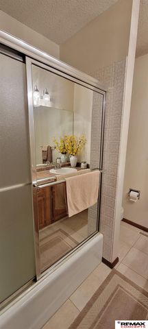 5400 S 65th Street Circle, Lincoln, NE 68516