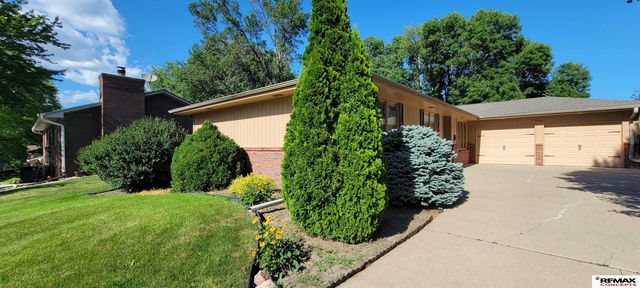 5400 S 65th Street Circle, Lincoln, NE 68516