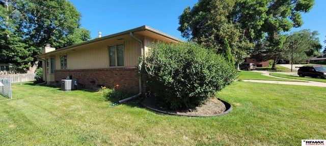 5400 S 65th Street Circle, Lincoln, NE 68516