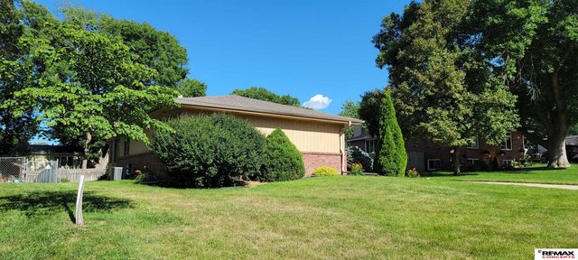 5400 S 65th Street Circle, Lincoln, NE 68516