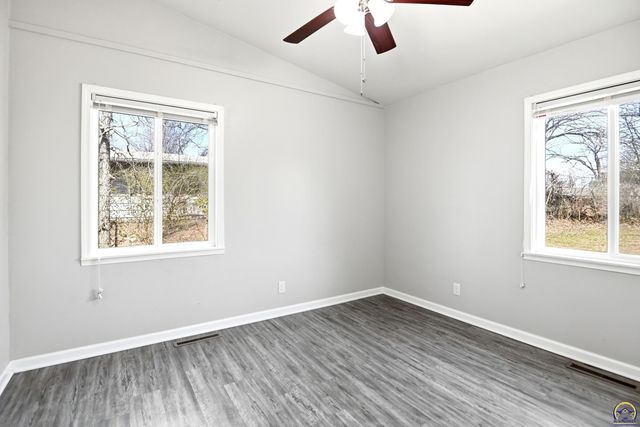 3120 SW Central Park AVE, Topeka, KS 66611