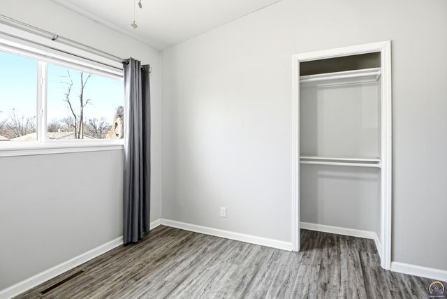 3120 SW Central Park AVE, Topeka, KS 66611