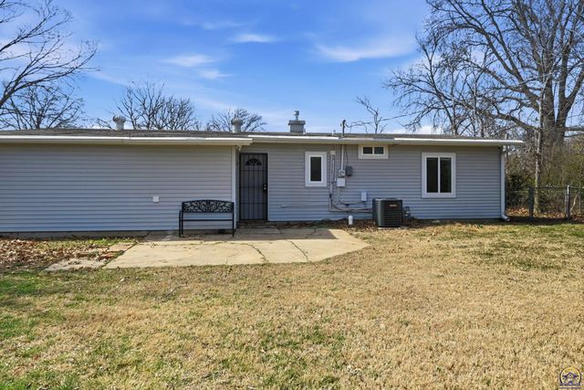 3120 SW Central Park AVE, Topeka, KS 66611