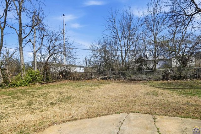 3120 SW Central Park AVE, Topeka, KS 66611