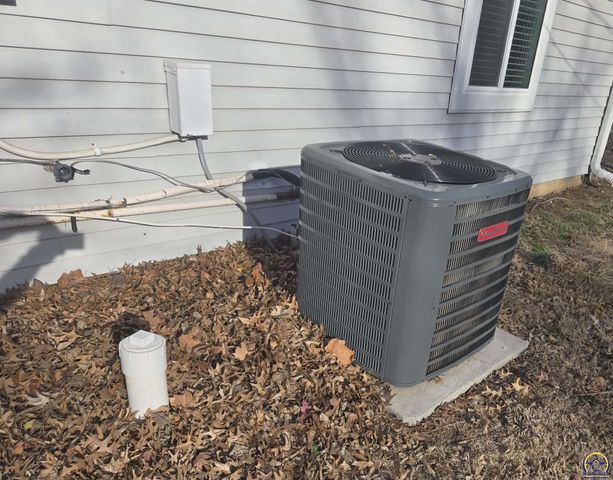 3120 SW Central Park AVE, Topeka, KS 66611