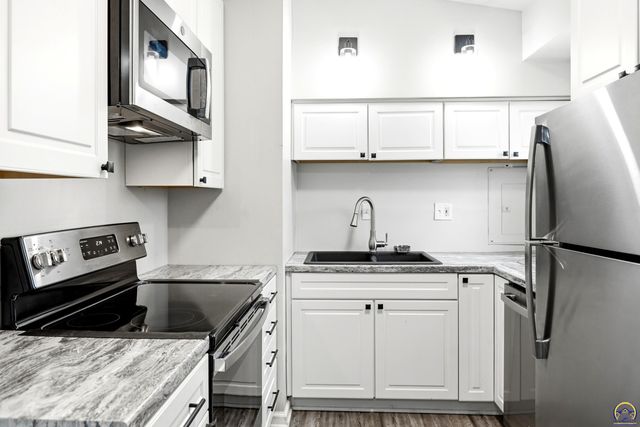 3120 SW Central Park AVE, Topeka, KS 66611