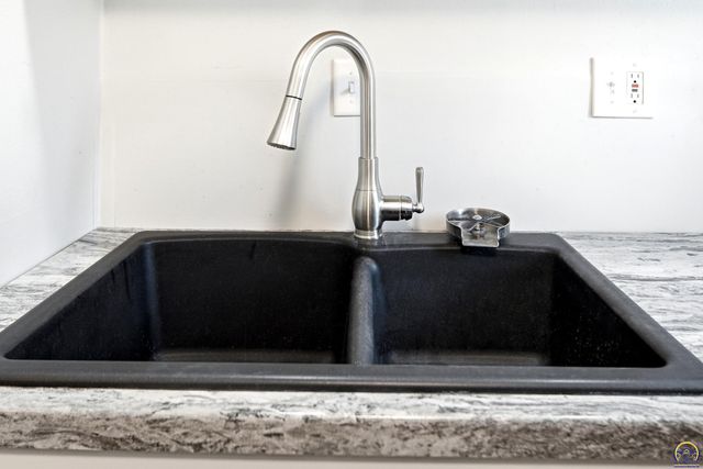 3120 SW Central Park AVE, Topeka, KS 66611