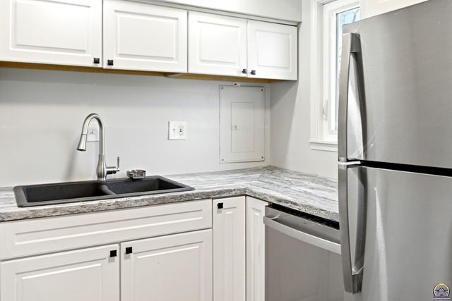 3120 SW Central Park AVE, Topeka, KS 66611