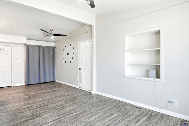 3120 SW Central Park AVE, Topeka, KS 66611