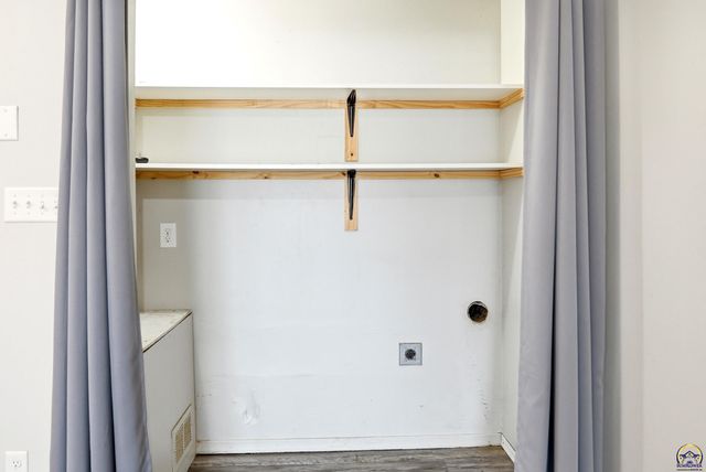 3120 SW Central Park AVE, Topeka, KS 66611