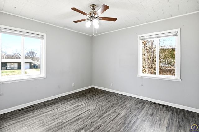 3120 SW Central Park AVE, Topeka, KS 66611