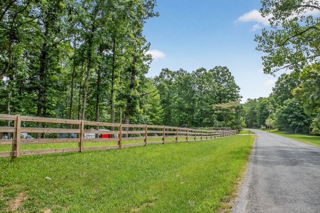 1005 Peery Rd, Kingston Springs, TN 37082