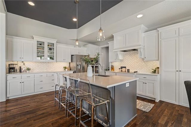 15854 W 165th Terrace, Olathe, KS 66062