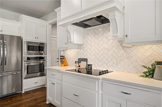 15854 W 165th Terrace, Olathe, KS 66062
