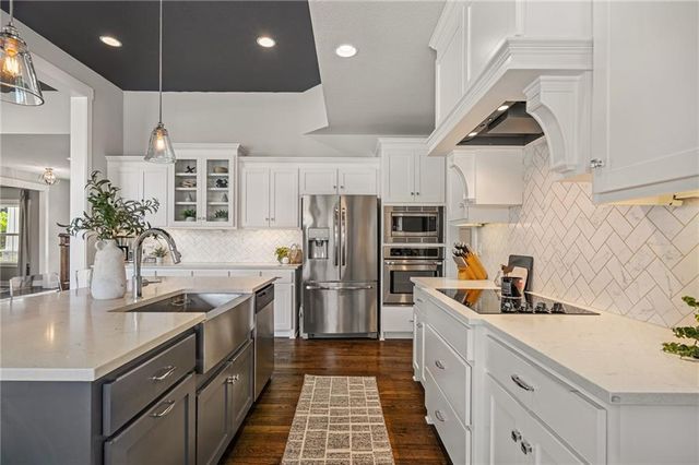 15854 W 165th Terrace, Olathe, KS 66062