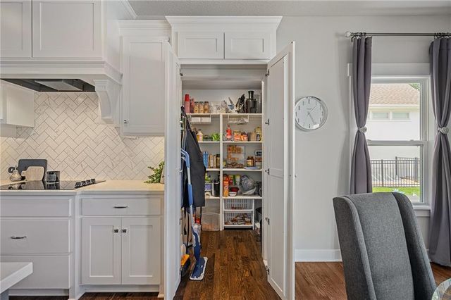 15854 W 165th Terrace, Olathe, KS 66062