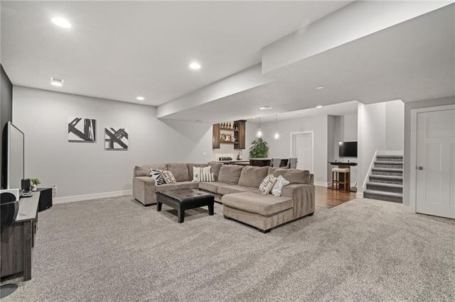 15854 W 165th Terrace, Olathe, KS 66062