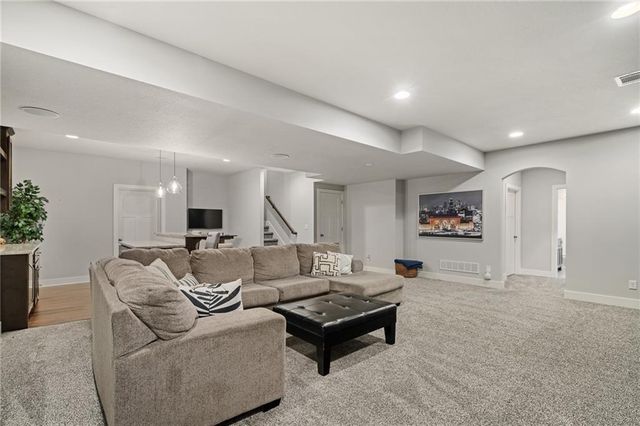 15854 W 165th Terrace, Olathe, KS 66062