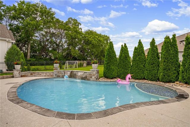 15854 W 165th Terrace, Olathe, KS 66062