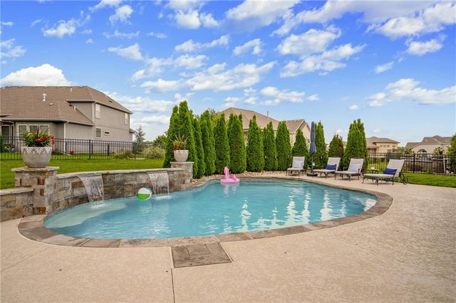 15854 W 165th Terrace, Olathe, KS 66062