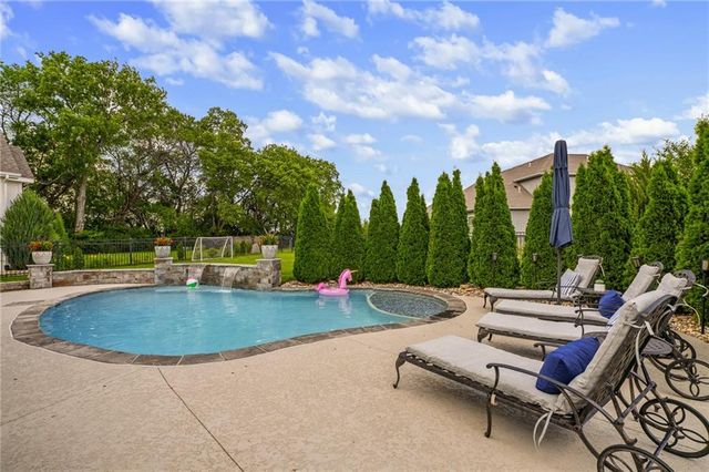 15854 W 165th Terrace, Olathe, KS 66062