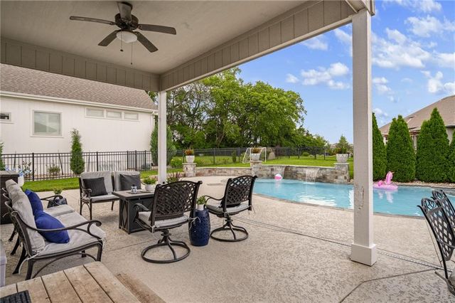 15854 W 165th Terrace, Olathe, KS 66062
