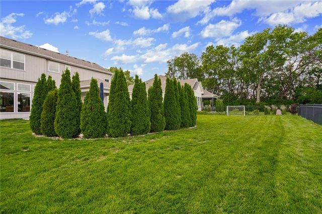 15854 W 165th Terrace, Olathe, KS 66062