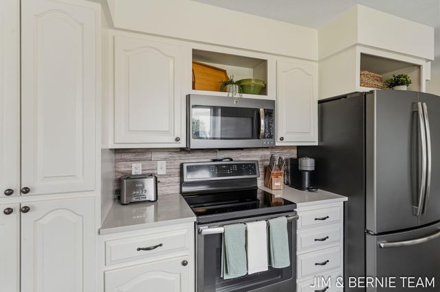 310 W 48th Street, Holland, MI 49423