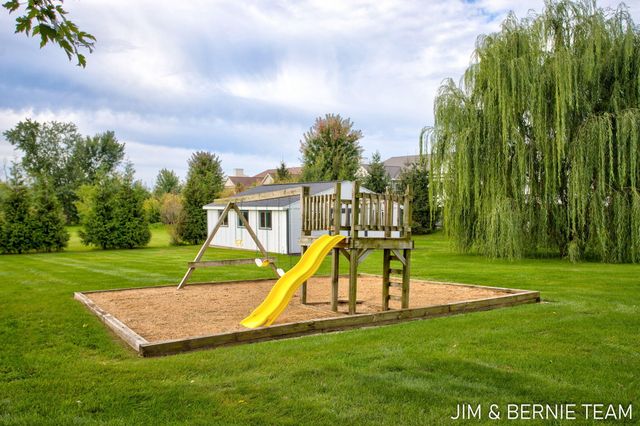 310 W 48th Street, Holland, MI 49423