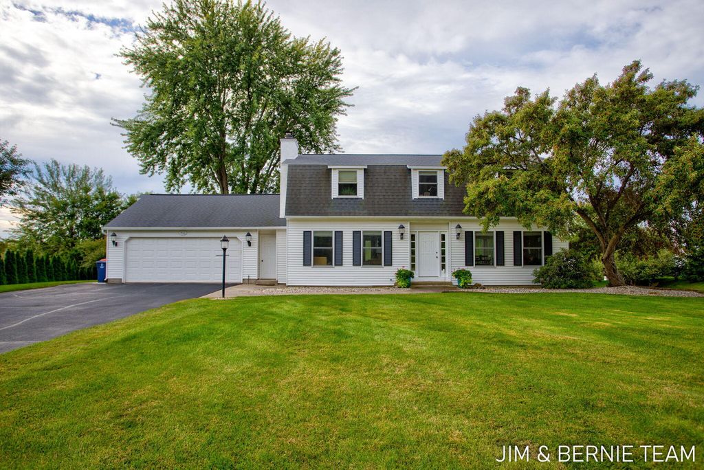 310 W 48th Street, Holland, MI 49423