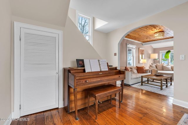 19 Maplewood Avenue, Rumson, NJ 07760