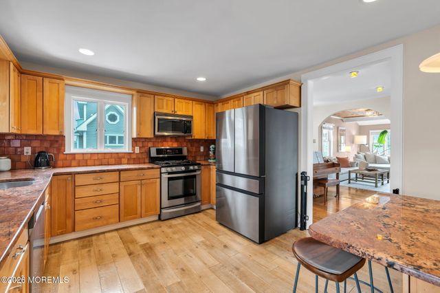 19 Maplewood Avenue, Rumson, NJ 07760