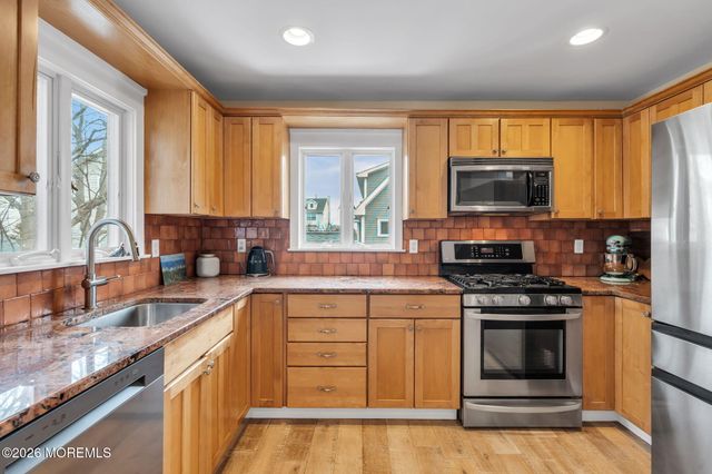 19 Maplewood Avenue, Rumson, NJ 07760