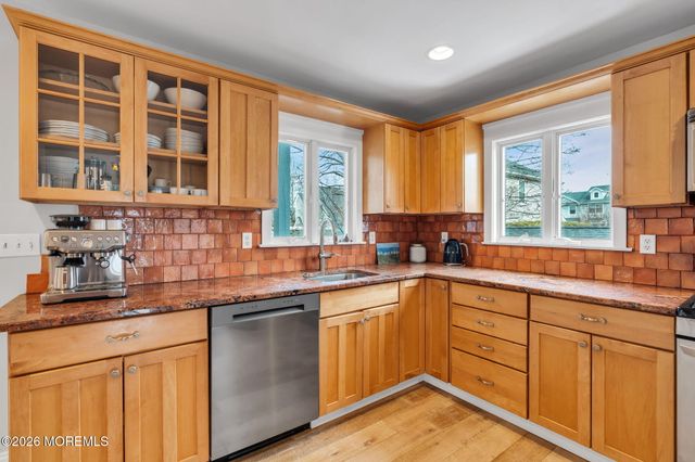 19 Maplewood Avenue, Rumson, NJ 07760