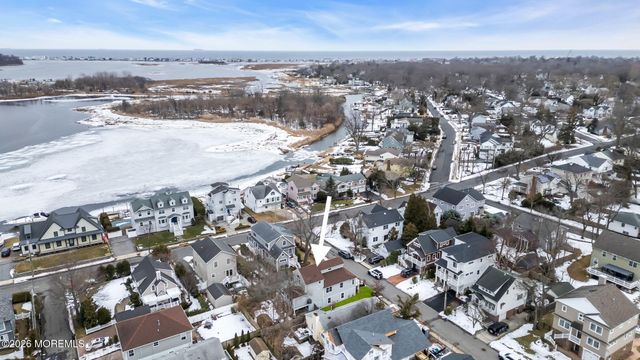 19 Maplewood Avenue, Rumson, NJ 07760